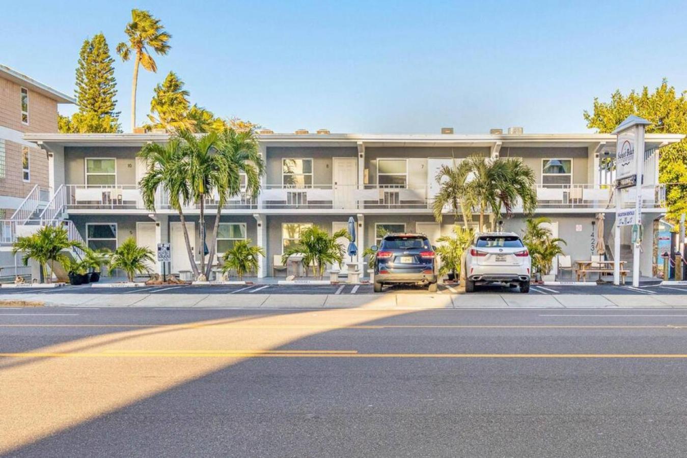 Sunset Beach Suites At Madeira Beach! Pet Friendly With Summer Breezes! - Suite 6 St. Pete Beach Exterior photo
